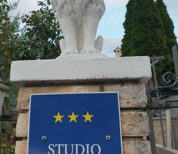 Studio City With Free Parking * Пула