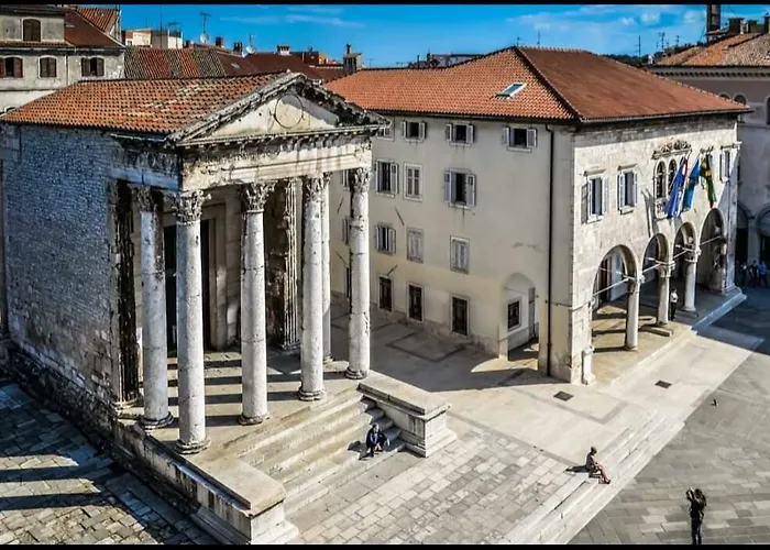 Studio City With Free Parking