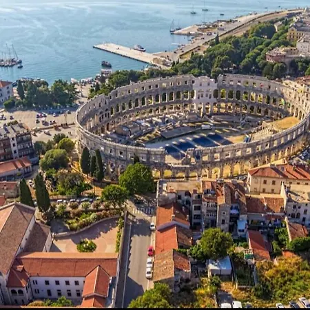 Studio City With Free Parking