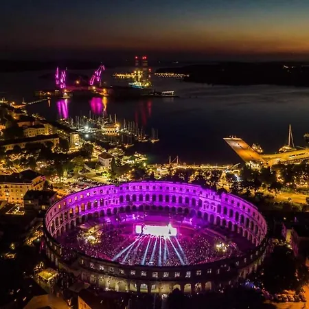 Studio City With Free Parking פולה