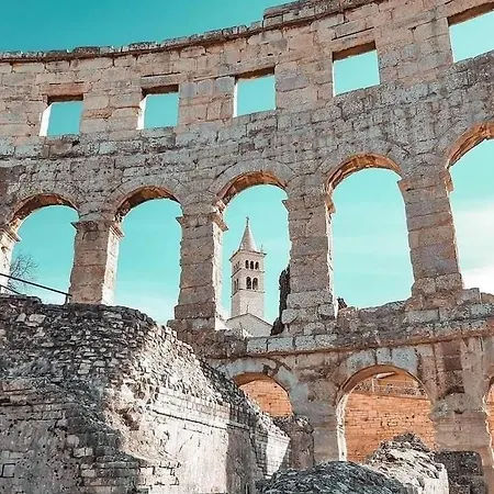 דירה Studio City With Free Parking פולה