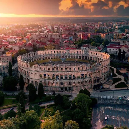 Studio City With Free Parking פולה