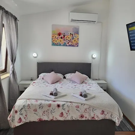 Studio City With Free Parking