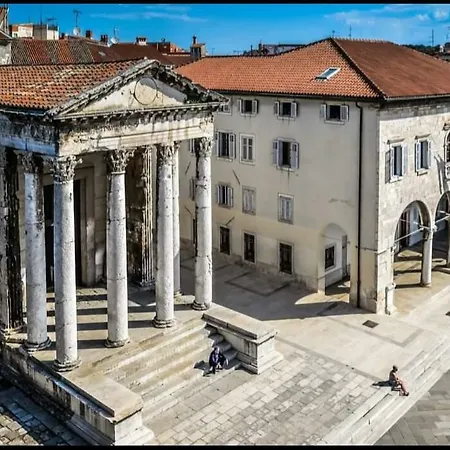 Studio City With Free Parking